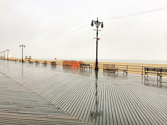Brighton_Beach,_Brooklyn,_NY,_USA_-_panoramio_(10)
