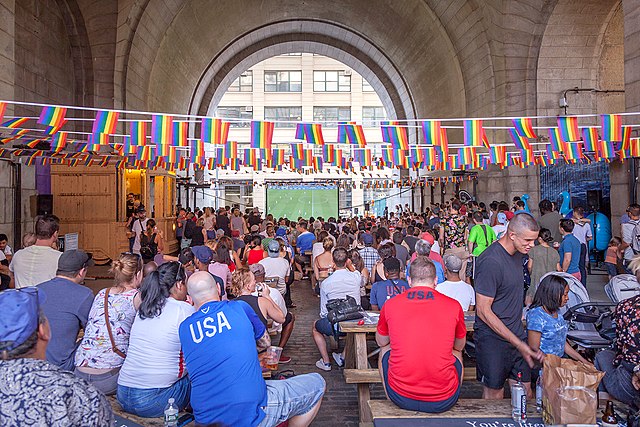 640px-Women's_World_Cup_screening_in_DUMBO_2019_(USA_vs._France)